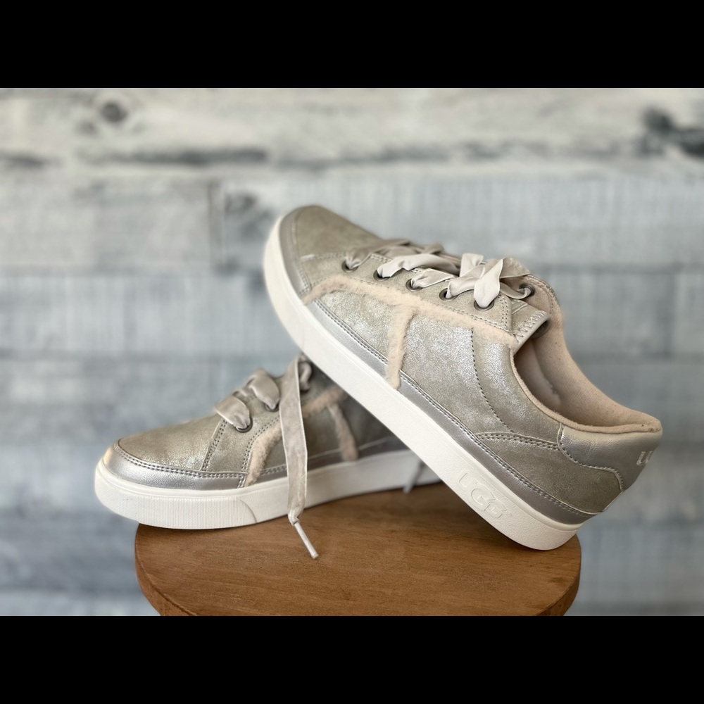 SOLD - On Offer Up.    UGG Women’s 👟